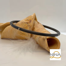 Laden Sie das Bild in den Galerie-Viewer, Armschmuck:  „LUXURIOS  BLACK BANGLE“