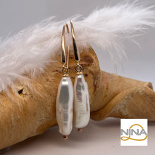 Laden Sie das Bild in den Galerie-Viewer, “Delicate Elegance”