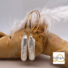 Laden Sie das Bild in den Galerie-Viewer, “Delicate Elegance”